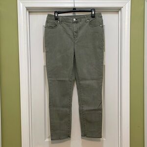 Chicos - perfect stretch straight leg green pants - size Chicos 1.5 (10)